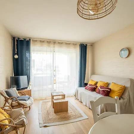 Agreable Et Terrasse A 2 Pas De La *