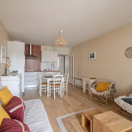 شقة Agreable Et Terrasse A 2 Pas De La *